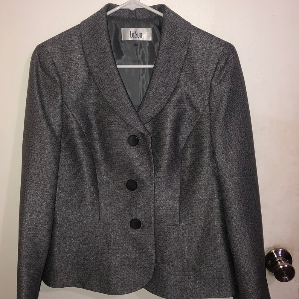 Lesuit women’s suit size 8 BRAND NEW